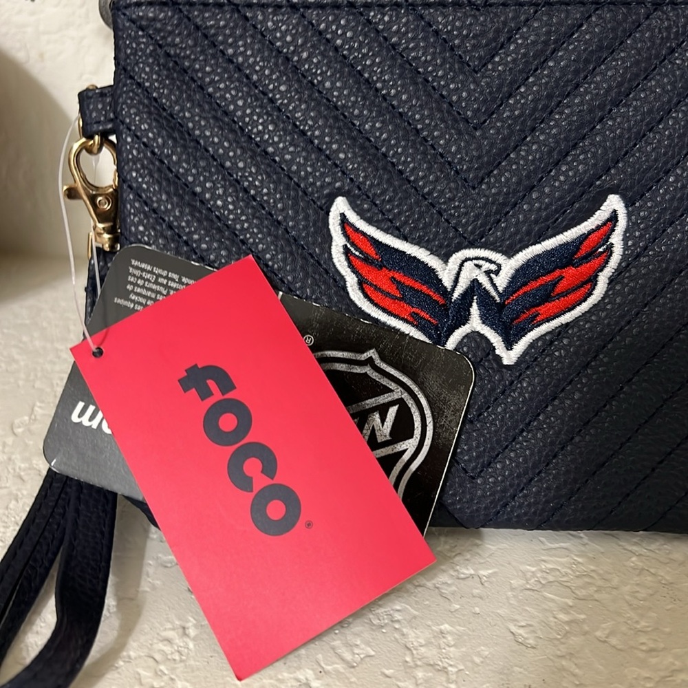 NWT Washington Capitals Penny, Vegan Leather Wristlet, Official Licensed NHL - Picture 3 of 8